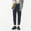 定番「デニム」アイテムを着まわす！大人の秋冬シンプルカジュアルコーデ集