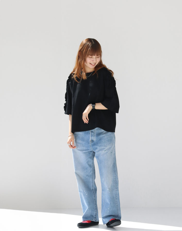 MARMARI/ショルダーフリルカットソーを使ったコーディネート