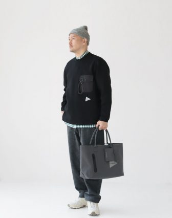 and wander(アンドワンダー)/ AIRLY WARM プルオーバーを使ったコーディネート